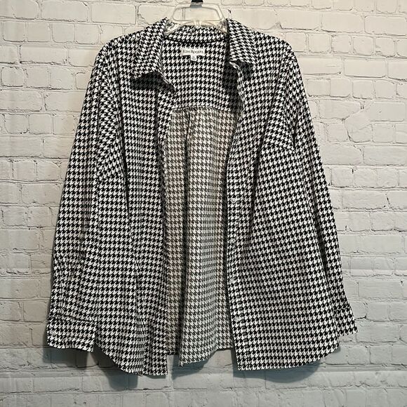 Kim Rogers Checkered jacket with black undershirt - Picture 6 of 6